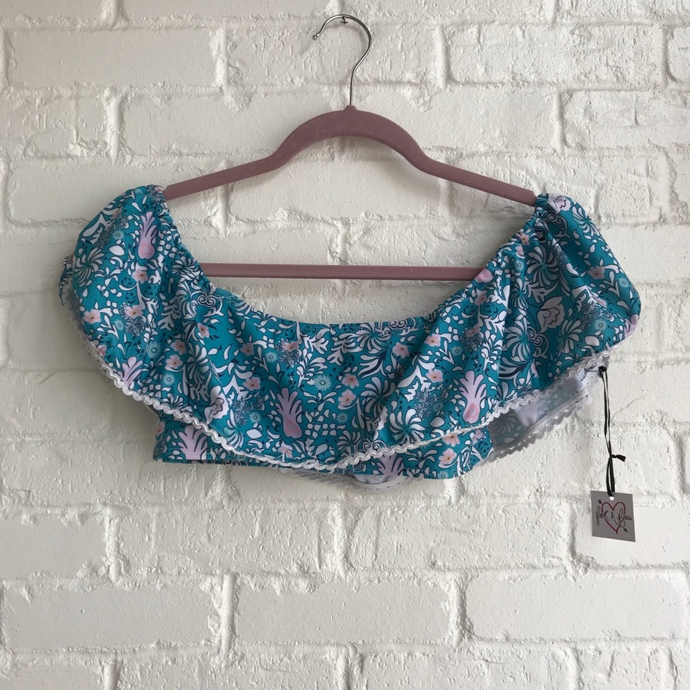 NWT Bikini Swimsuit Top Peek & Beau